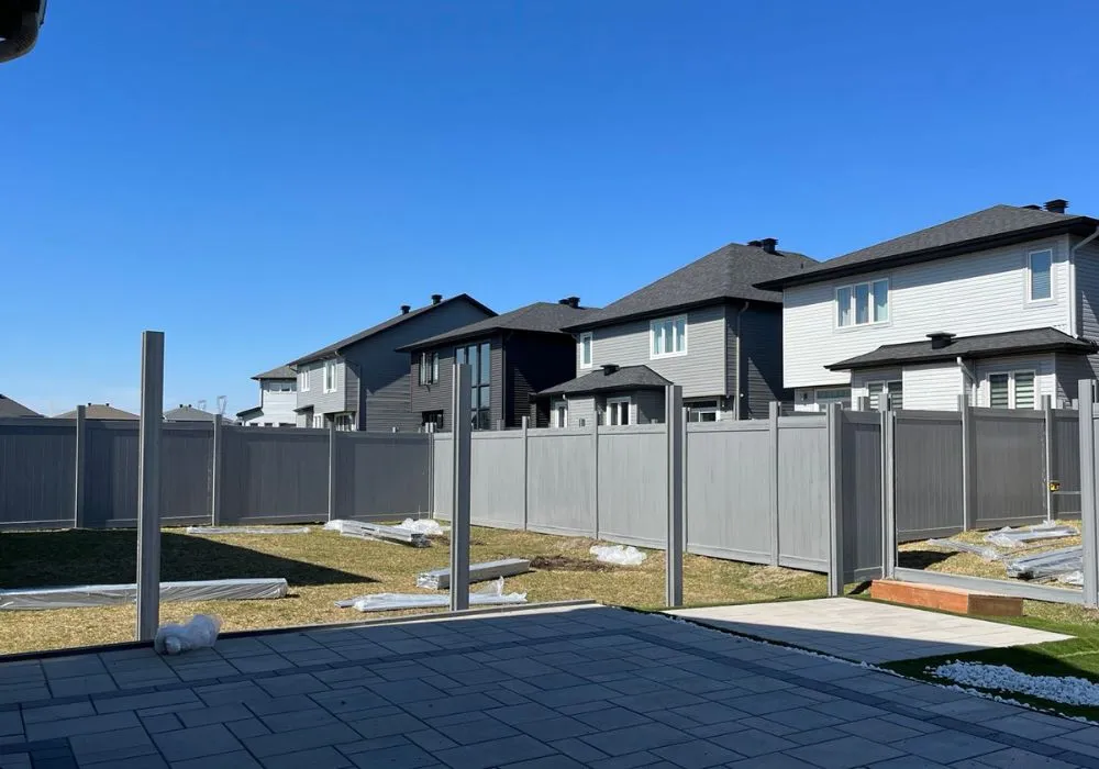 How much do vinyl fences fade