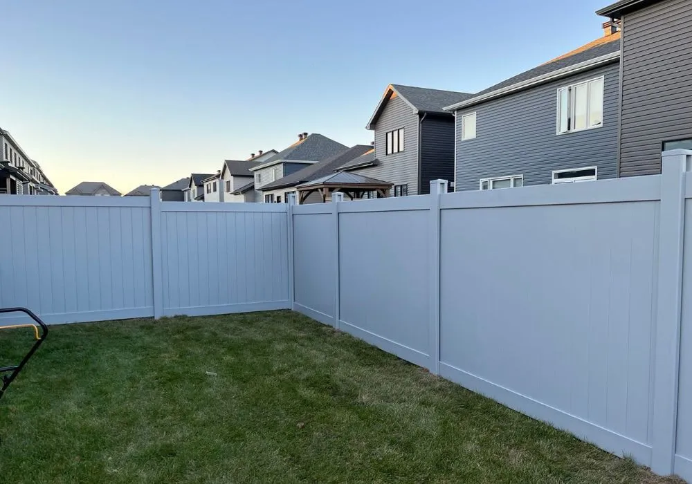 How to properly paint PVC fencing
