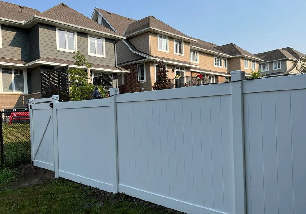 Will heavy snow damage my vinyl fence